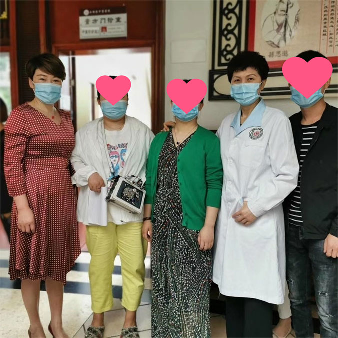 乔女士生了2个可爱的宝宝，带着不孕姐妹过来看诊