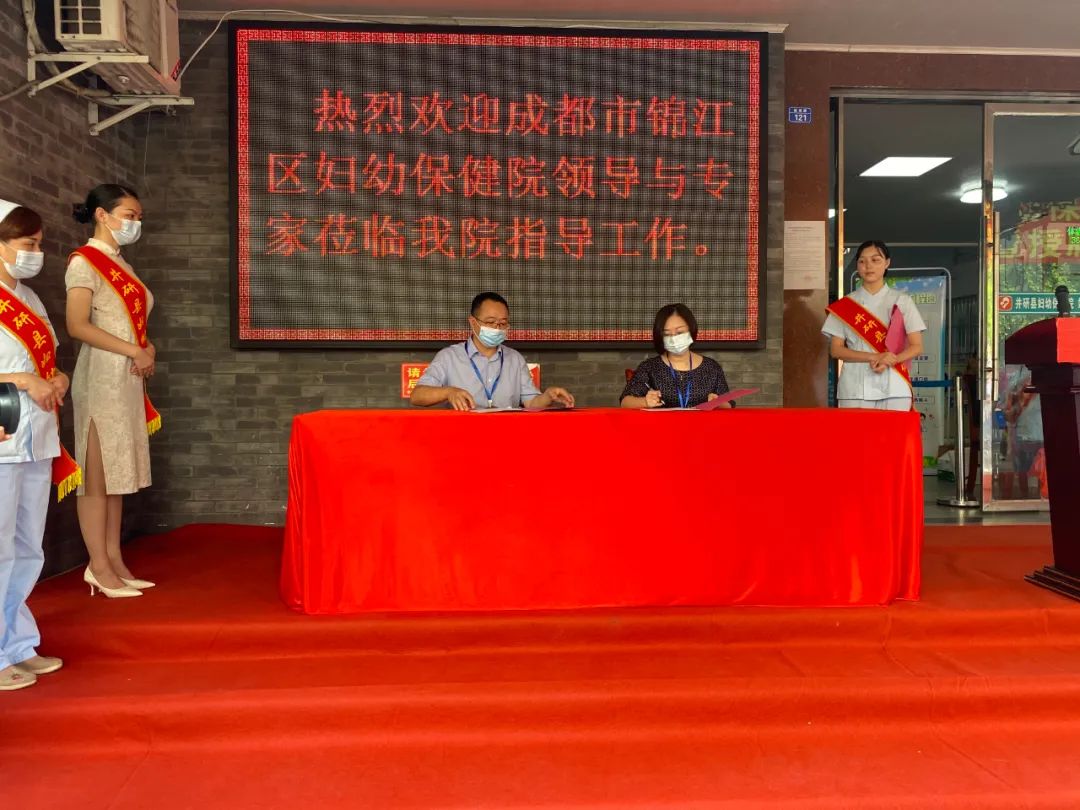 签约授牌仪式中,双方还就合作事宜进行了深入的交流和讨论,并制定出可实施计划,由双方共同督促完成。